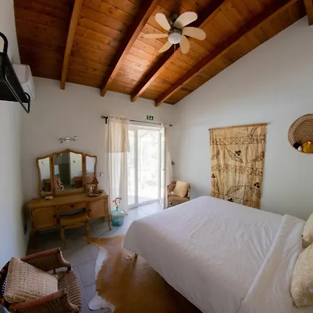 Bed & Breakfast Quinta Alcarias 3*